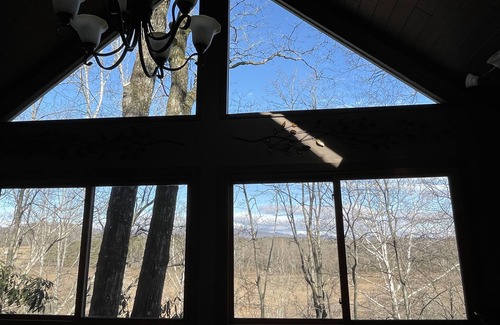 Hendersonville Cabin | Hiking, Biking & Mountain Retreat! Minutes to DuPont & Pisgah Nat’l Forrest!