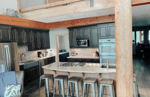 Golden Ski Chalet | Hiking,biking,skiing, family reunion or trip to a national park we have it all!