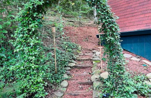 Rosman House | Hilda’s Hideaway- a charming little A-frame