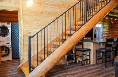 North Powder Cabin | Hill Cabin Hideaway, Romantic! Country Cabin for 2