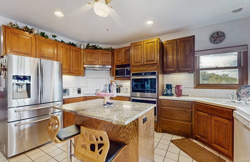Horseshoe Bay House | Hill Country home with pool table & two terraces - dog-friendly