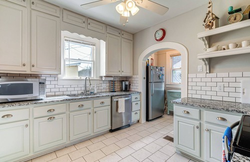 Spicewood House | Hill Country Retreat w/Lake View, Deck & Balcony