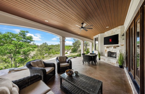 Bear Creek House | Hill Country Views w/cold plunge, sauna, fire pit, grill on 10 acres!