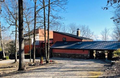 Bates House | Hill Top Lodging Mountain Forest View Lodge
