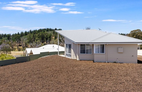 Nannup House | Hill View Cottages – Sail A & Sail B in Picturesque Nannup