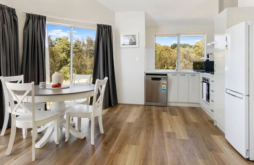 Nannup House | Hill View Cottages - Sail A
