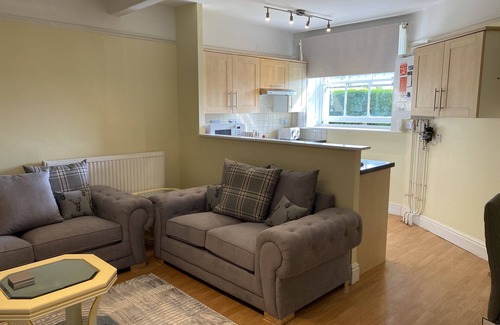 Malvern Apartment | Hill view , town centre apartment in beautiful and peaceful Malvern