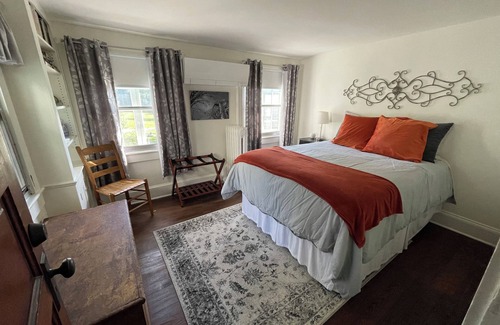 Blue Ridge Other | Hillandale Farmhouse circa 1774 - 6 bedrooms, sleeps 14, newly renovated