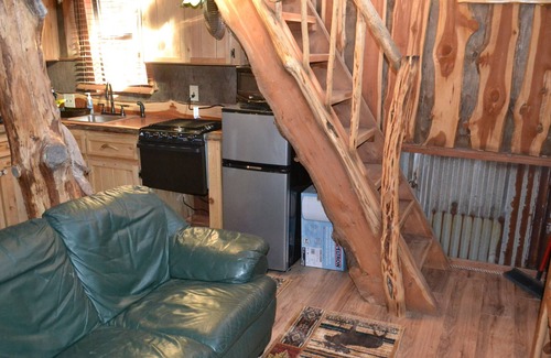 Lyndon Station Cabin | Hillbilly Hilt'n Cabin Tucked in the woods! - Close to the Dells! Sleeps 7