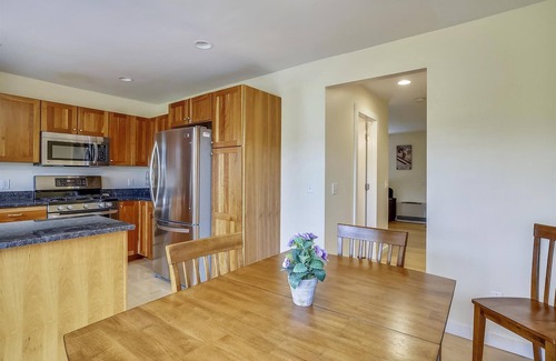 Stowe Condo | Hillcrest #1: 2 br w/community summer pool!