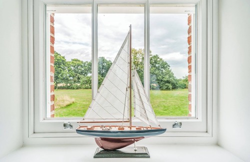 Blythburgh Cottage | HILLCREST, BLYTHBURGH, family friendly, with pool in Southwold