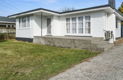 Hamilton House | Hillcrest Haven - Hamilton Holiday Home