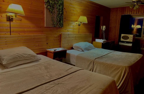 Saint John Hotel | Hillcrest Motel- 10 min from beach, shore