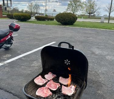 Aurora Hotel | Hillcrest Motel by Oyo Aurora near Lawrenceburg
