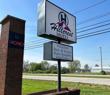 Aurora Hotel | Hillcrest Motel by Oyo Aurora near Lawrenceburg