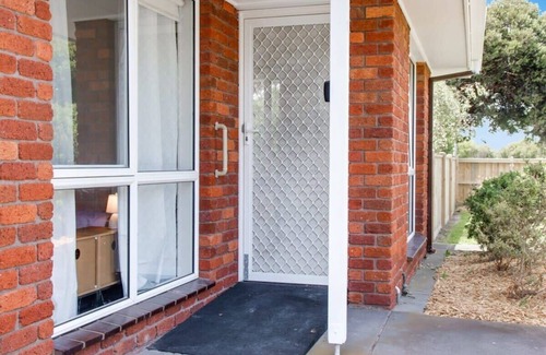Newcomb House | Hillford Charm I Geelong CBD I Pet Friendly