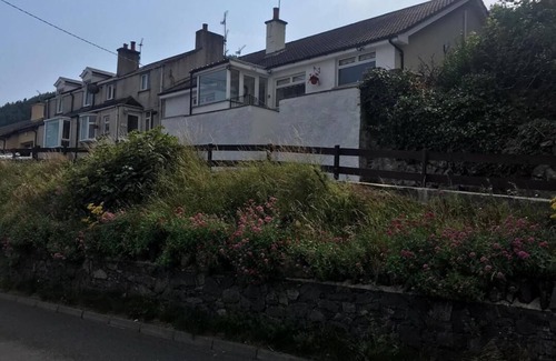 Newcastle House | Hillhead House is a magnificent bungalow with stunning panoramic sea views.