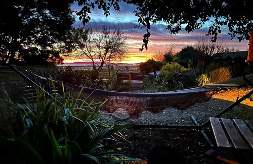 Oakland Cottage | Hills Cottage with Panoramic Views & Hot Tub. Pet Friendly!