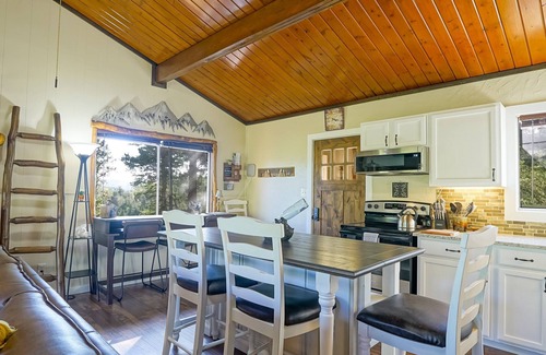 Rainbow Valley House | Hills Mountain Hideaway | Stunning Views | Firepit