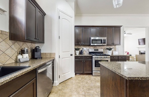 Helena House | Hillsboro Serenity