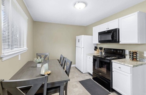 Lupton City House | Hillside Haven - affordable, and convenient