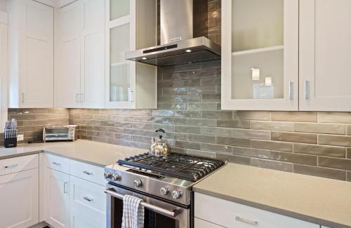 Awbrey Butte House | Hillside Haven