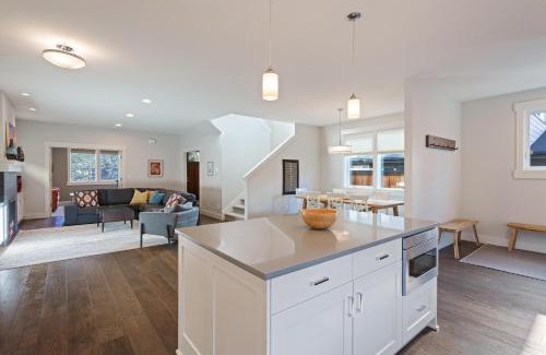Awbrey Butte House | Hillside Haven