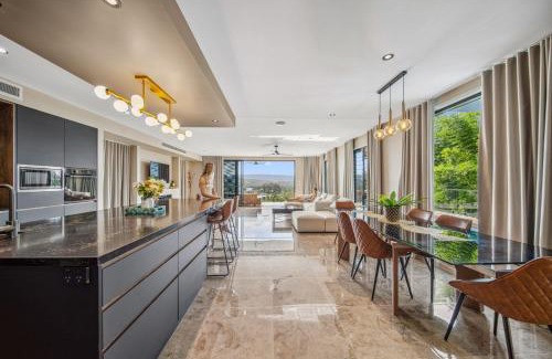 Woombye House | Hillside Hideaway - Hinterland Escape with Panoramic Views