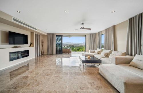 Woombye House | Hillside Hideaway - Hinterland Escape with Panoramic Views