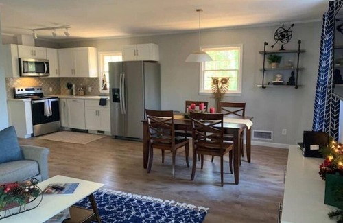 Covington House | Hillside Hideaway -Private- .8 to Covington square