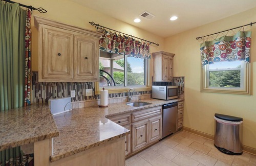 Goodlettsville Apartment | Hillside Hideaway - Pool + Great Amenities Close to Nashville