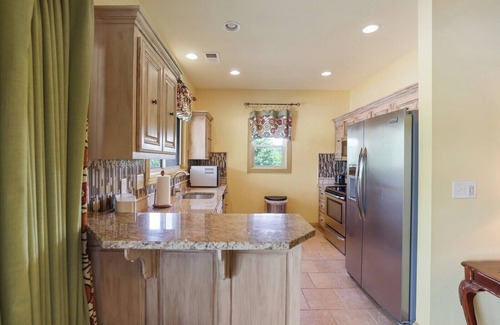 Goodlettsville Apartment | Hillside Hideaway - Pool + Great Amenities Close to Nashville