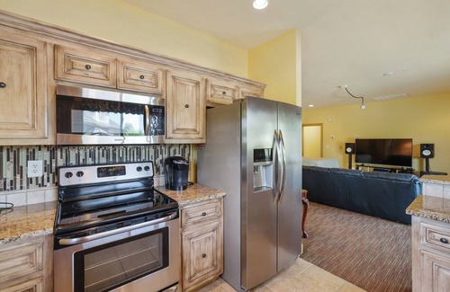 Goodlettsville Apartment | Hillside Hideaway - Pool + Great Amenities Close to Nashville