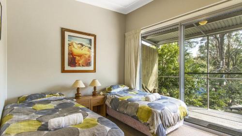 Pearl Beach House | Hillside Hideaway - Wifi & Pet Friendly