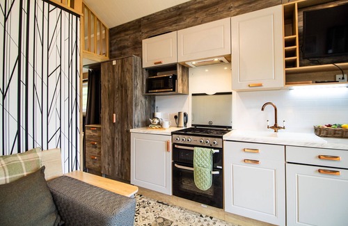 Rhayader Cottage | Hillside Lodge - Cabin sleeping 6 guests in 1 bedroom