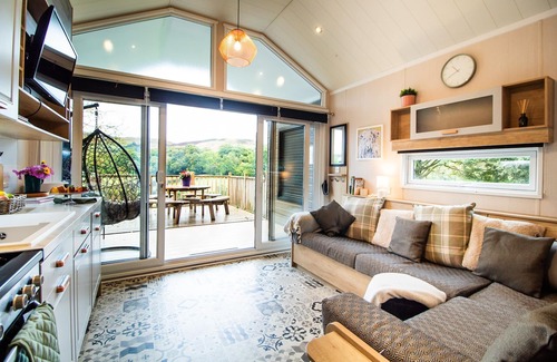 Rhayader Cottage | Hillside Lodge - Cabin sleeping 6 guests in 1 bedroom