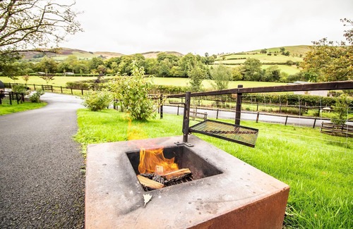 Rhayader Cottage | Hillside Lodge - Cabin sleeping 6 guests in 1 bedroom
