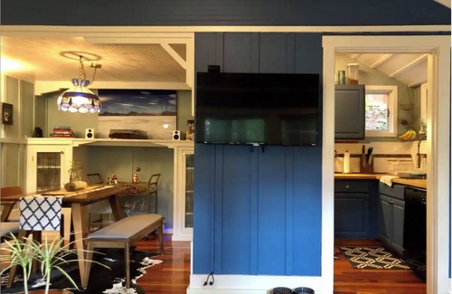 Guerneville Cottage | Hillside Retreat in the Redwoods w/Hot Tub, Pet-Friendly