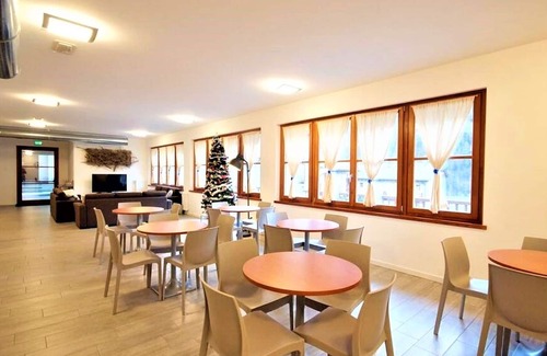 Chenoz Apartment | Hilltop apartment in Pré-Saint-Didier with balcony