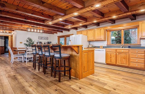 Mount Pleasant Mills Cabin | Hilltop Cabin Hideaway