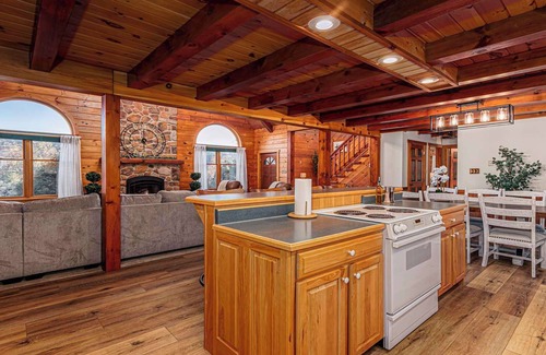 Mount Pleasant Mills Cabin | Hilltop Cabin Hideaway