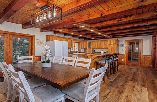 Mount Pleasant Mills Cabin | Hilltop Cabin Hideaway