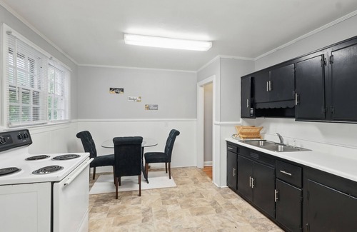 Winston - Salem House | Hilltop Haven - 2 bed, 1 bath, separate office