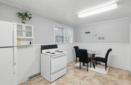Winston - Salem House | Hilltop Haven - 2 bed, 1 bath, separate office