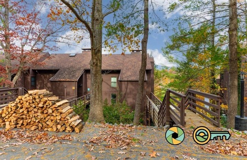 Basye Condo | Hilltop Haven - classy comfy mountain condo!
