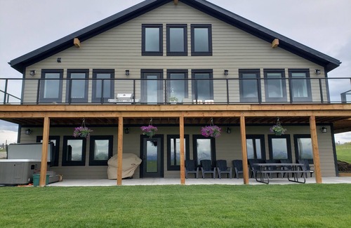 Mountain View House | HILLTOP HAVEN, MOUNTAIN VIEW, 15 MIN TO WATERTON