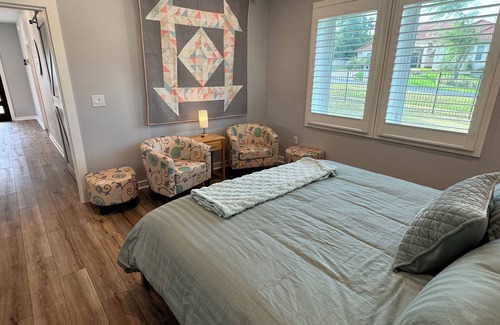 The Hills House | Hilltop Haven Retreat in Texas Hill Country. Kid/Pet friendly. Pool & Firepit