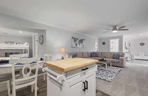 Lakeview Apartment | Hilltop Haven1-King bed basement apartment w/ full kitchen w/ FAST Wi-Fi.