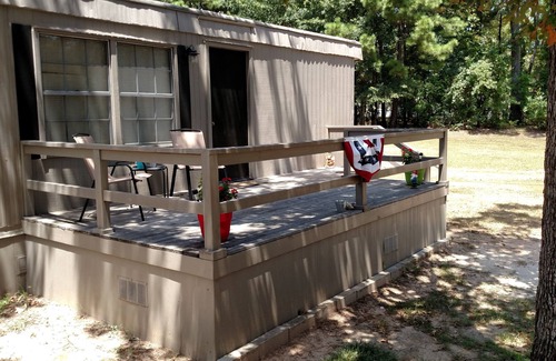 Bronson House | Hilltop Hideaway is a Spacious, Farmhouse style Mobile Home-Lake Sam Rayburn, TX