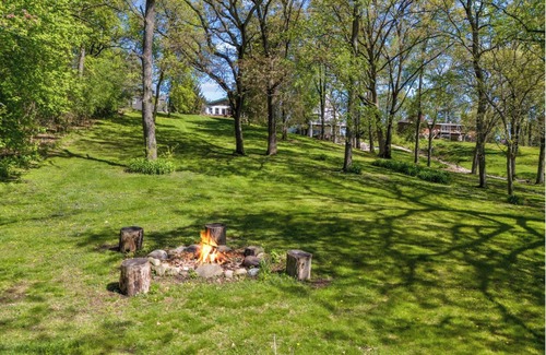 Markesan Cottage | Hilltop Hideaway on Big Twin Lake, minutes from Green Lake attractions.